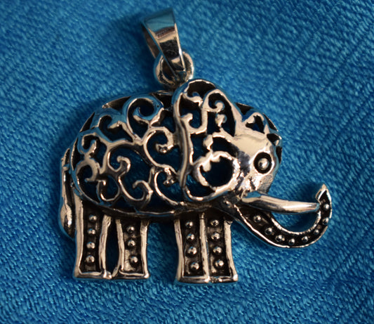 Detailed Elephant Pendant (925) Sterling Silver