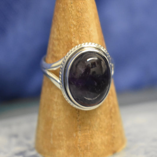 Ganesha Handicrafts, Soft Detailed Amethyst, 925-Sterling silver Amethyst Ring, 925-silver Amethyst Ring, Womens trending Ring, New Modern Womens Ring. 